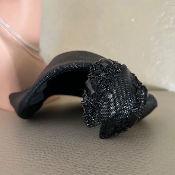 ELEGANT 1950s\' BLACK STRAW COCKTAIL HAT WITH BEADED STRAW \